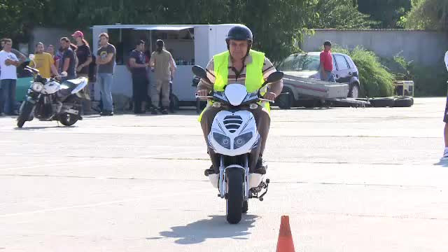 Cum arata examenul de permis pentru scutere. Doar 50% dintre candidati promoveaza dupa "sala"