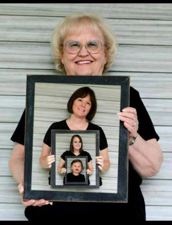 Patru generatii intr-o singura fotografie. Imaginea devenita viral pe internet