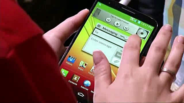 IFA Berlin 2013, batalia phabletelor: HTC One Max si Samsung Galaxy Note 3. Cine este cel mai bun