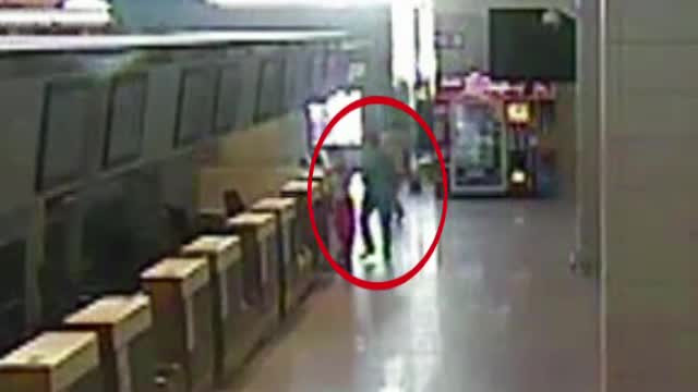 Schema prin care un spaniol racola romani pe "Henri Coanda". Le promitea o slujba in aeroport