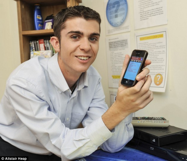 El este tanarul fara memorie. Boala care nu-l lasa sa-si aminteasca nimic din ce face peste zi