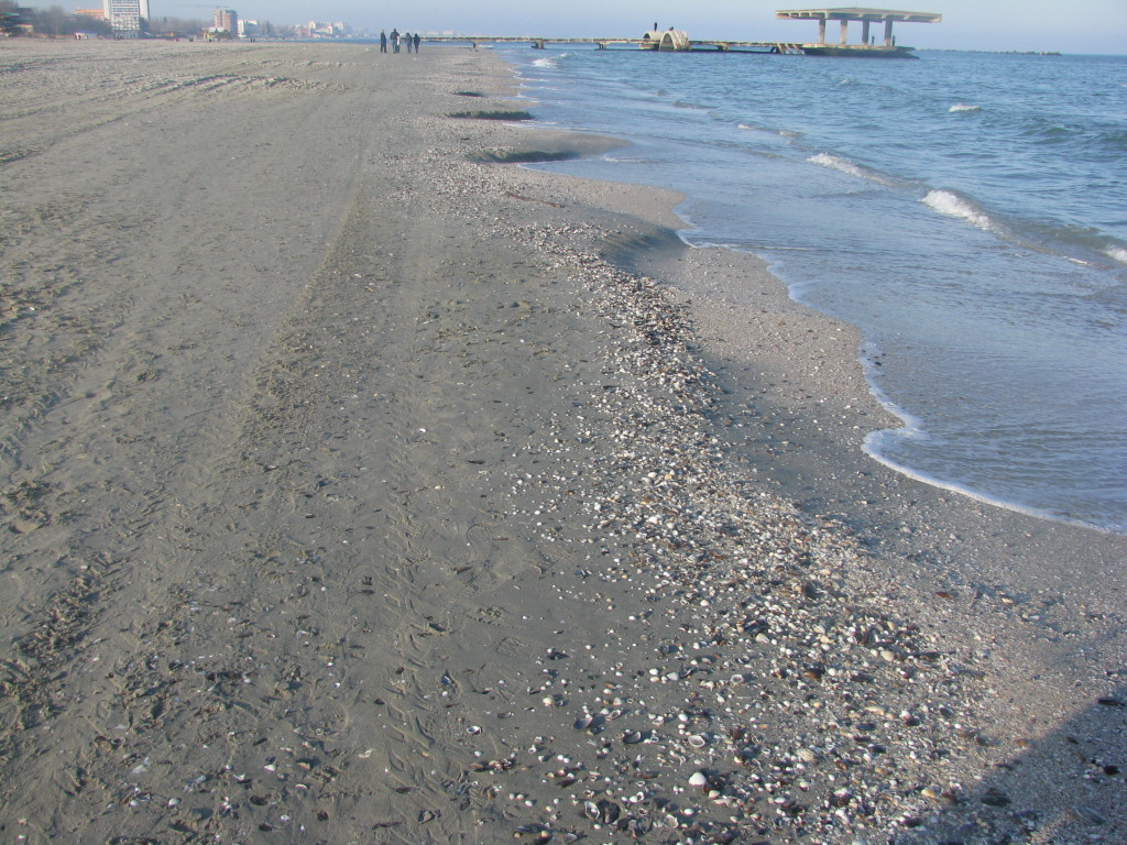 FOTO SOC! "Ce face asta in apa? Tu il vezi?" Toata plaja a ramas blocata cand l-a privit