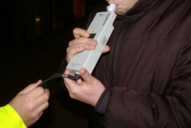 Un șofer din Iaşi a fost prin la volan cu o alcoolemie de aproape 4 la mie. Individul a fost arestat preventiv