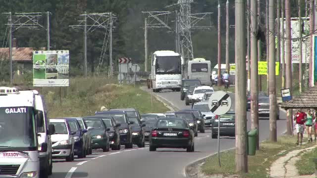 Un autocar cu 20 de persoane s-a rasturnat pe DN1. Cel putin 6 persoane au fost ranite in urma accidentului