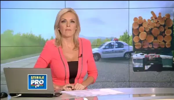 FILMUL accidentului provocat de un bustean la Iasi. Doi turisti din Ucraina sunt in stare critica