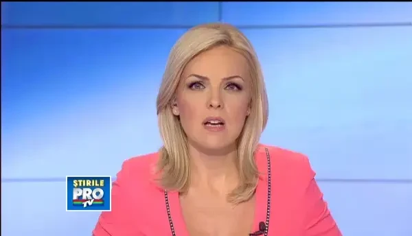 Primele imagini cu Loganul care a luat foc pe Autostrada Soarelui, in apropiere de km 114