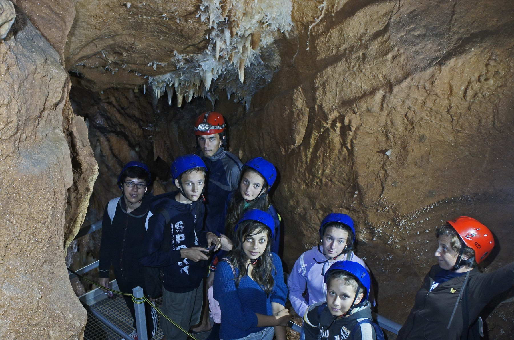 70 de micuti au luat la pas pesterile din Apuseni si au invatat tainele artei fotografice