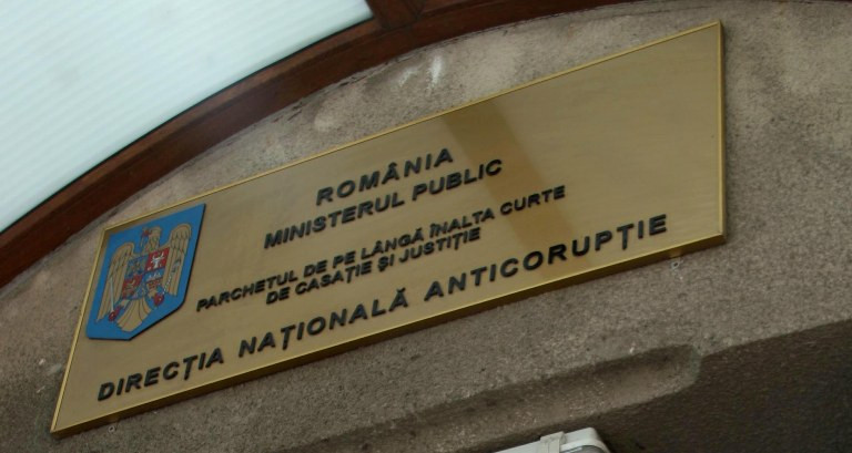 96 de persoane, printre care seful ISJ Ialomita si profesori, cercetati de DNA pentru fraude la bac