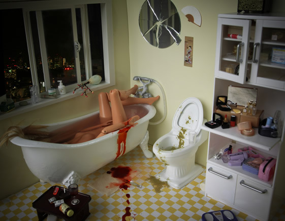 Papusile Barbie, in ipostaze in care nu ar trebui vazute de catre copii. Imaginile sunt socante