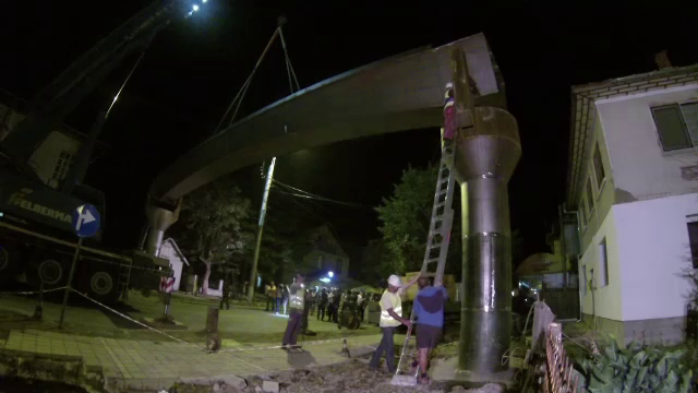 "Operatiunea pasarela" din Valea Prahovei. O pasarela era prea scurta, alta nu a mai ajuns la timp