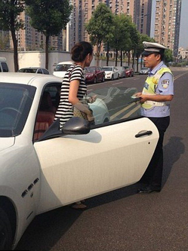 "Este proasta sau isi bate joc de mine". Unde si-a parcat tanara de 22 de ani autoturismul Maserati