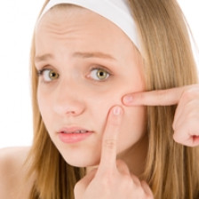 Ce trebuie sa faceti atunci cand copilul se confrunta cu primele semne de acnee