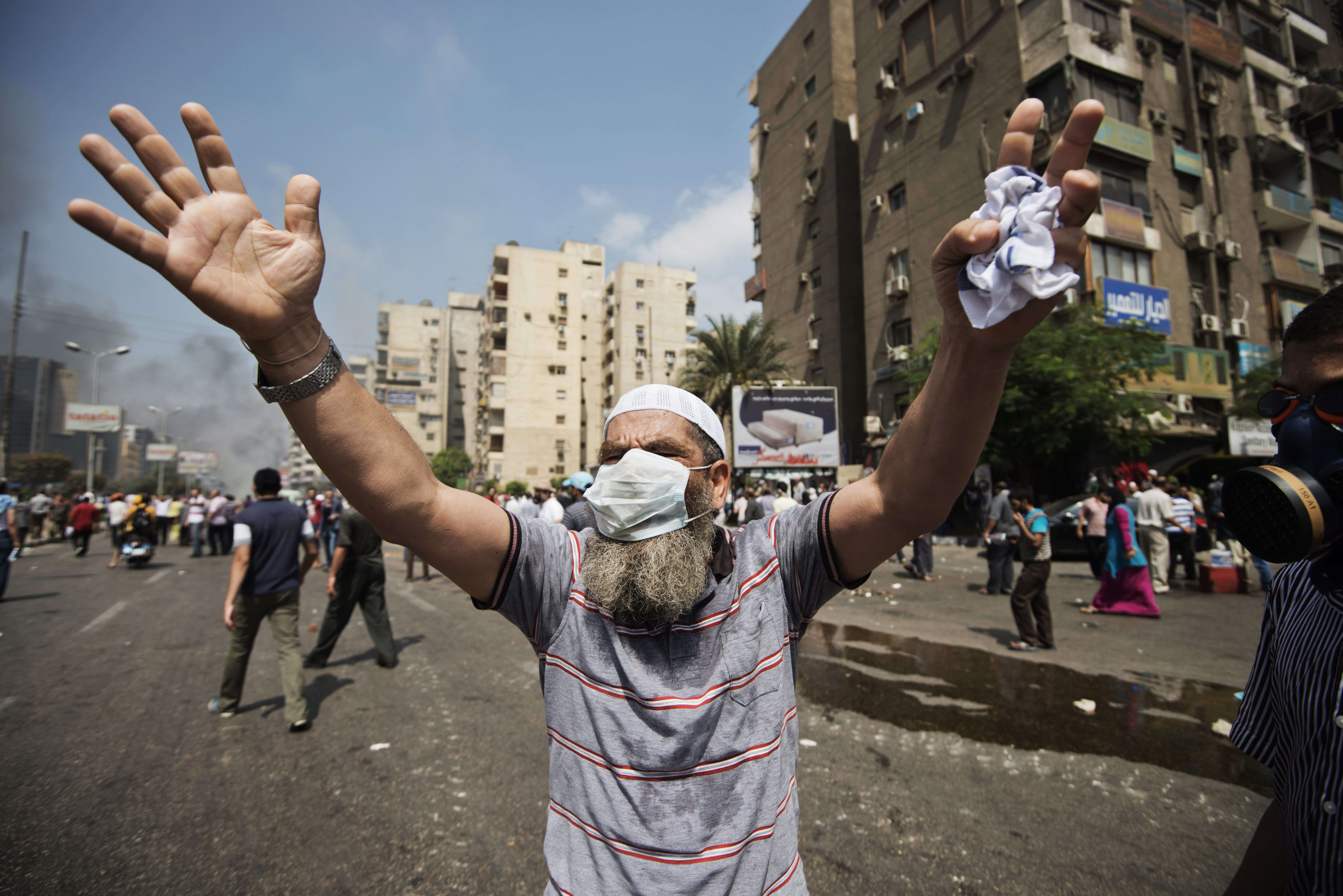 MAE catre turistii romani: Reprogramati sejururile in Egipt; operatorii sa nu riste viata oamenilor