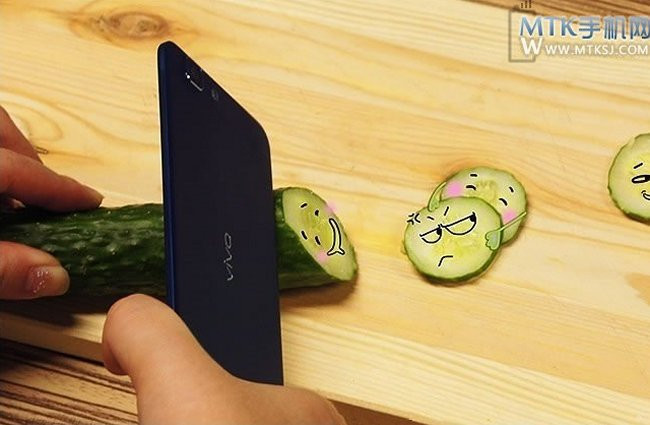 Experiment: Cum se descurca in bucatarie cel mai subtire telefon din lume, Vivo X3