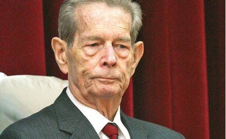 Zeci de lampioane vor fi aprinse pentru Majestatea Sa Regele Mihai I in Piata Unirii din Cluj-Napoca