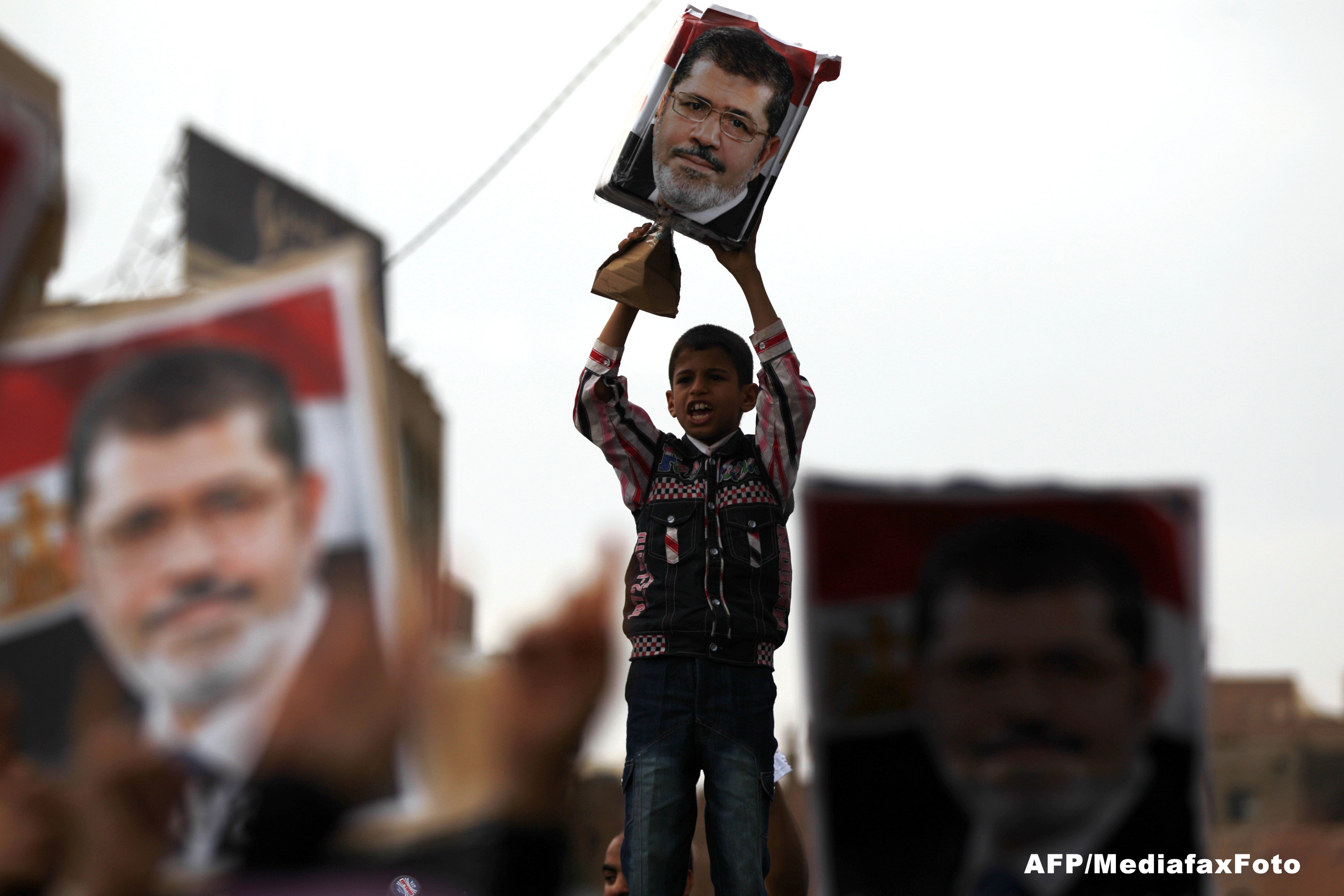 Politia foloseste gaze lacrimogene pentru a dispersa o reuniune pro-Morsi la Cairo