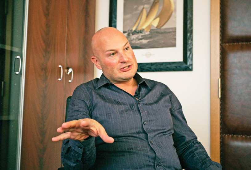 Rednic a vrut sa-l umileasca pe Cadu