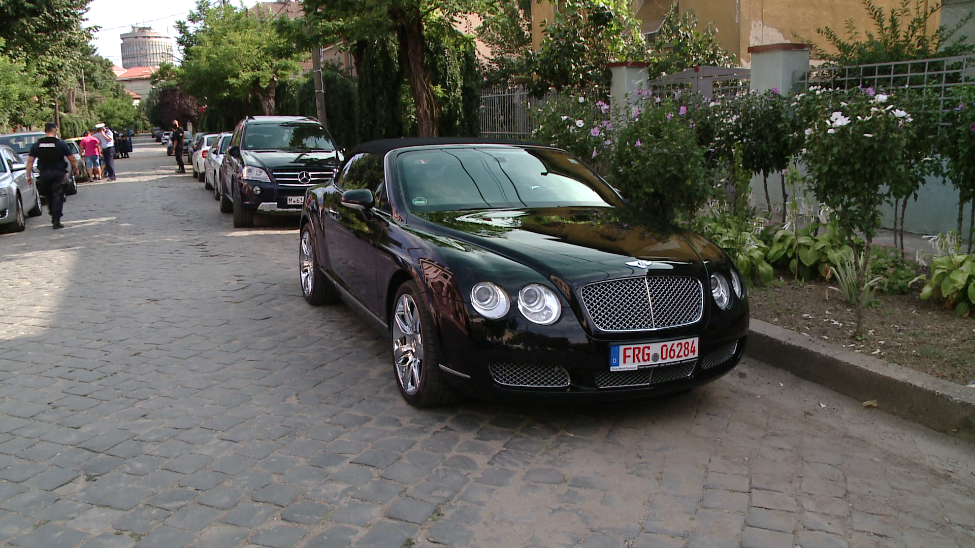 Rromii din Timisoara au dat o petrecere fastuoasa de Sfanta Maria,la care si-au expus bolizii de lux