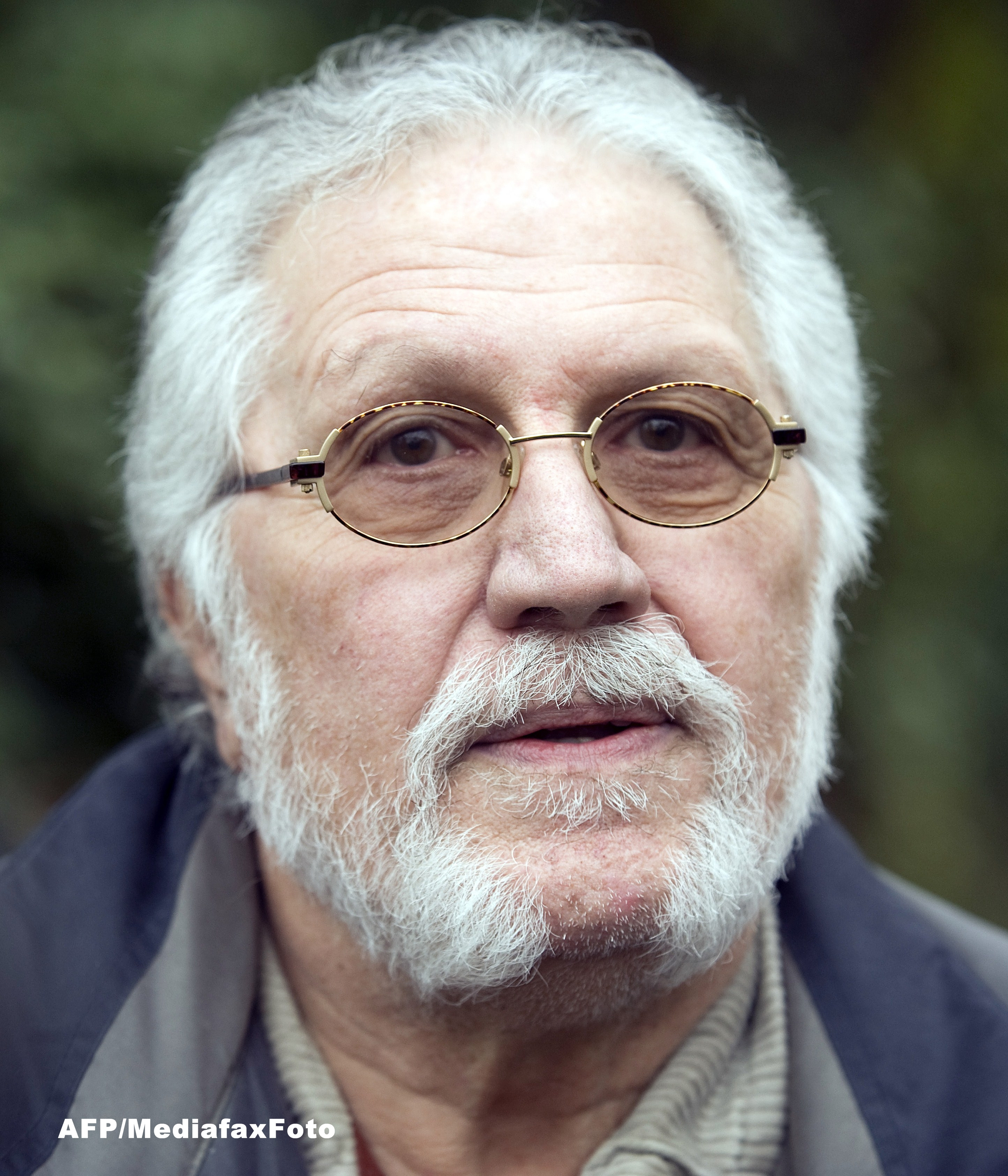 Inca un scandal legat de BBC. Dave Lee Travis, fost prezentator de radio, acuzat de abuzuri sexuale