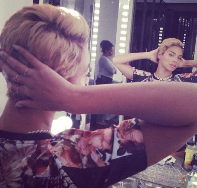 La doar cateva zile dupa ce s-a tuns baieteste, Beyonce si-a schimbat coafura. Cum arata cu extensii