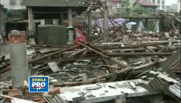 CLIPUL ZILEI: Case distruse de tornade in Provincia Hunan din China