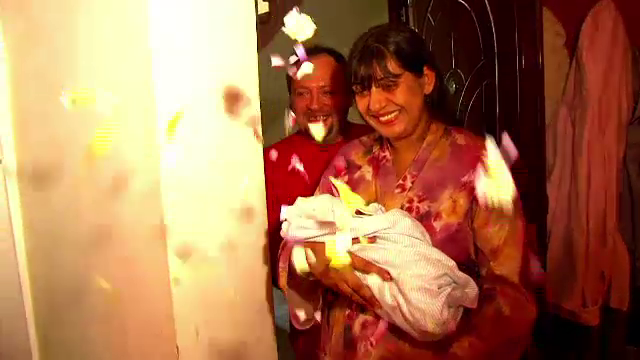 Copilul nascut infirm la Petrosani a fost externat. Parinti: "Vom lupta in continuare pentru el"