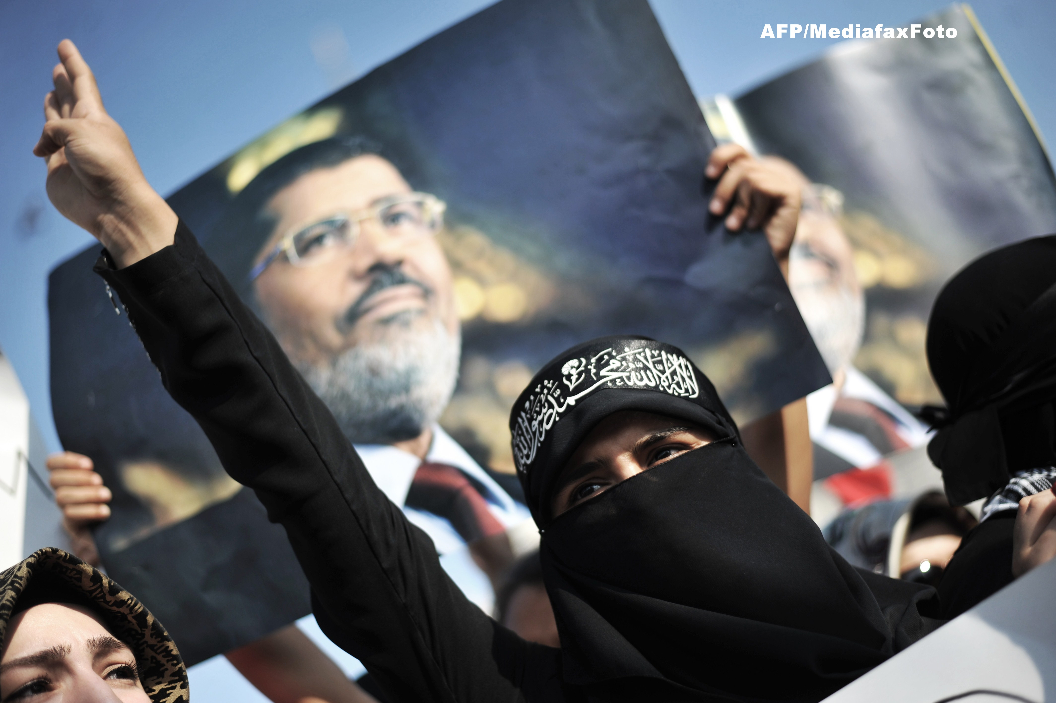 Patru statii TV din Egipt, intre care si filiala Al Jazeera, inchise din cauza simpatiilor politice