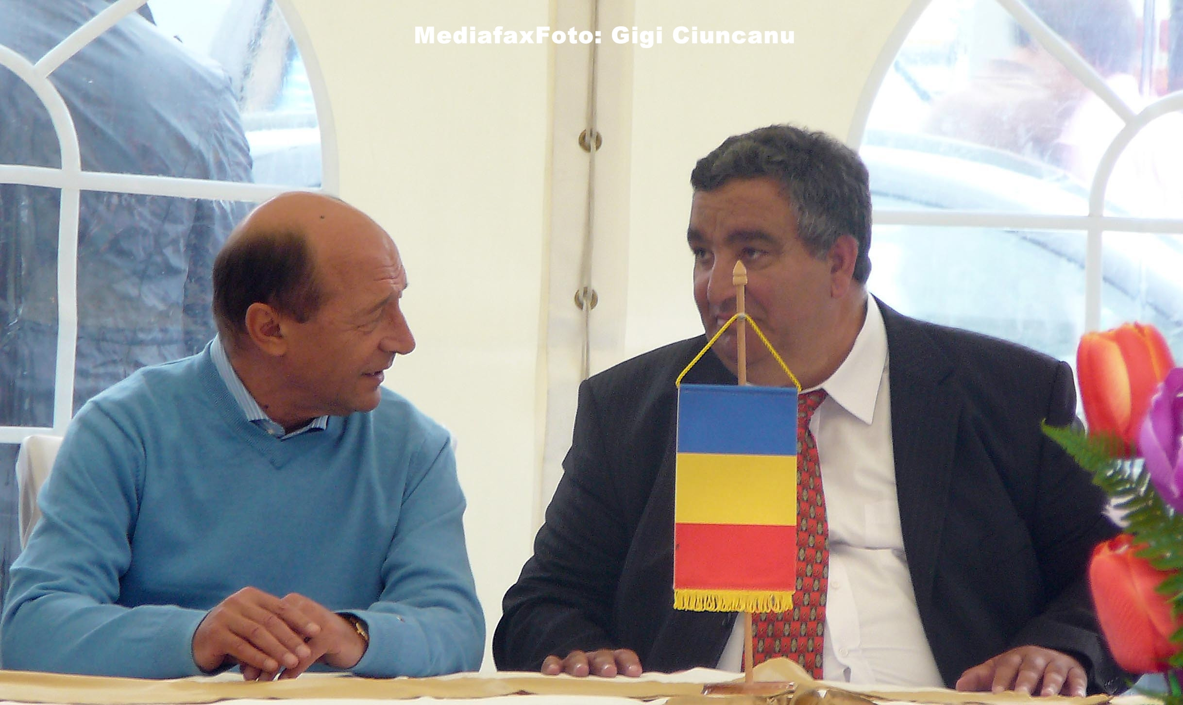 Presedintele Traian Basescu a plecat de la locuinta familiei Cioaba dupa aproximativ 15 minute