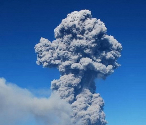 Un vulcan a erupt in sudul Japoniei. Norul de cenusa s-a ridicat la 5.000 de metri. VIDEO