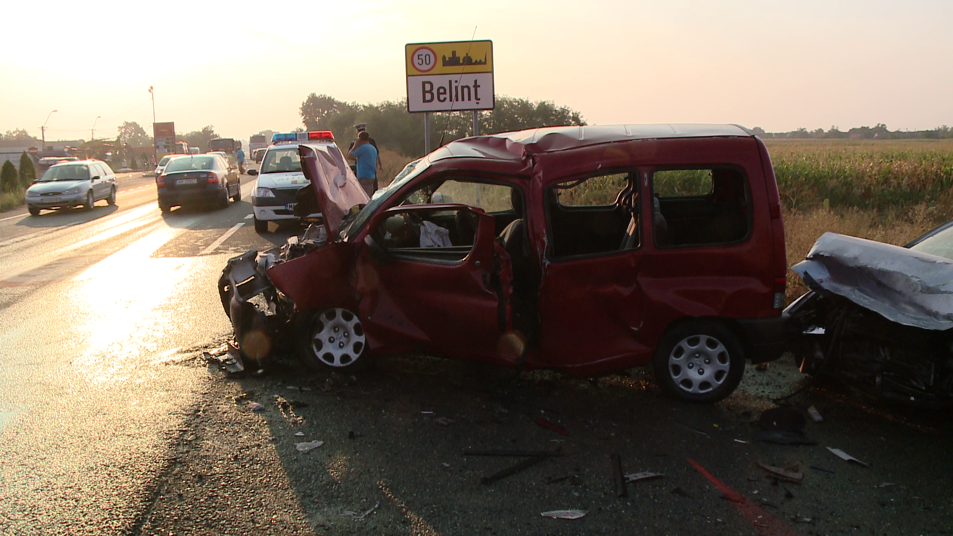 VIDEO.Grav accident cu un mort si sapte raniti.Un sofer a adormit la volan si a intrat pe contrasens
