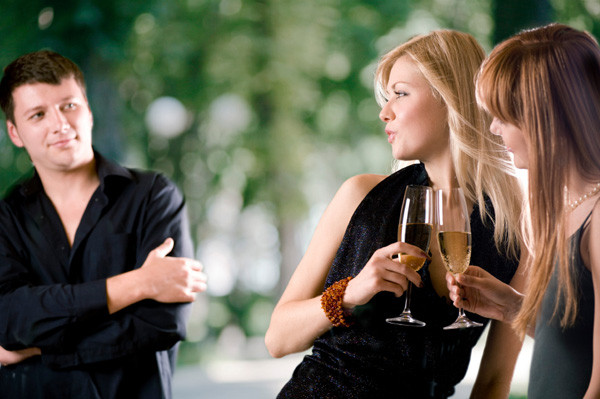 Care este legatura dintre frecventa actelor sexuale si salariu