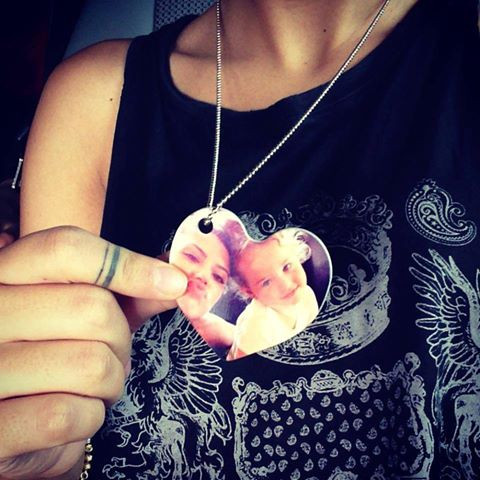 Antonia, medalion, poza cu fetita ei