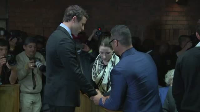 Oscar Pistorius a fost pus sub acuzare chiar in ziua in care iubita lui ar fi implinit 30 de ani