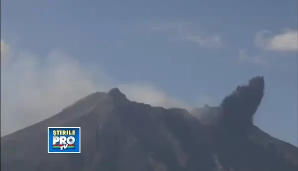 Un vulcan a erupt in sudul Japoniei. Norul de cenusa s-a ridicat la 5.000 de metri