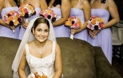 Detaliul din poza de nunta care i-a stricat toata bucuria miresei. Ce apare in continuarea imaginii