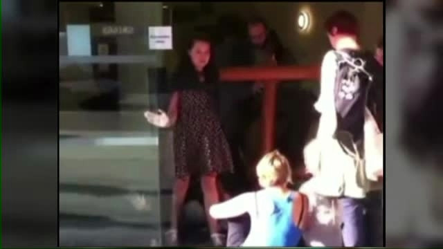 Proteste la Londra, din cauza gazelor de sist. 6 persoane s-au lipit cu super glue de o cladire