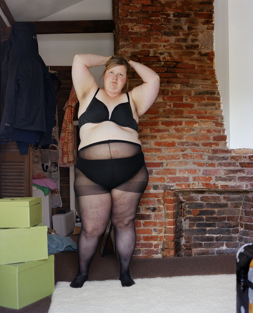 O fotografa a reusit sa slabeasca in urma proiectului fotografic conturat in jurul greutatii sale