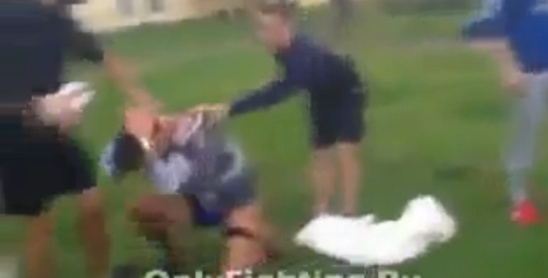 Violenta fara margini intr-un parc din Rusia. O transexuala a fost batuta cu cruzime de 5 barbati