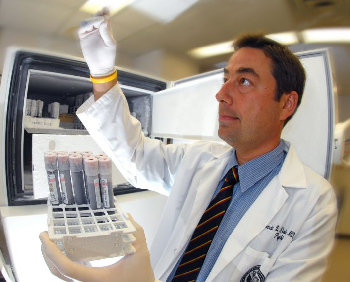 Un test sangvin creat de un cercetator roman ar putea prezice riscul de sinucidere