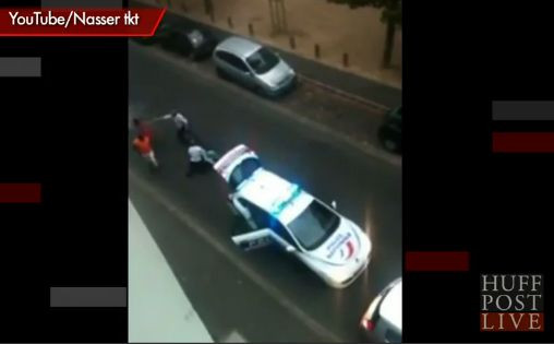 Spray lacrimogen si lovituri de baston. Arestarea brutala a unei femei de catre politistii francezi