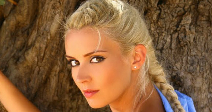 Diana Dumitrescu, in prima vacanta dupa divort in care rade. A uitat de sutien in Grecia