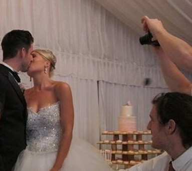 Poza de nunta pe care mireasa nu o vrea in album. Ce apare in continuarea imaginii. FOTO