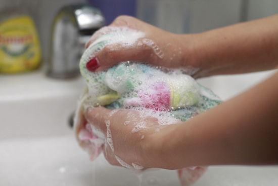 De ce nu e bine sa spalam hainele la temperaturi mici. "O bomba sanitara care poate cauza probleme"