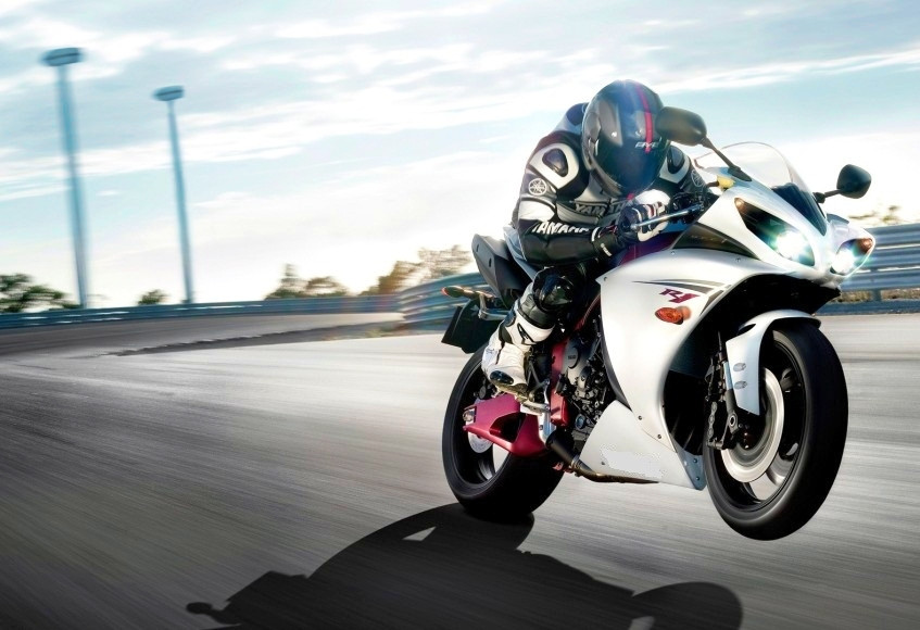 A uitat unde e frana! Ce pateste un motociclist care nu stie ce e aia limita de viteza