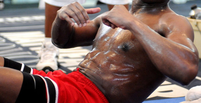Mayweather si-a dezvaluit secretul abdomenului: Vezi cum se antreneaza! VIDEO