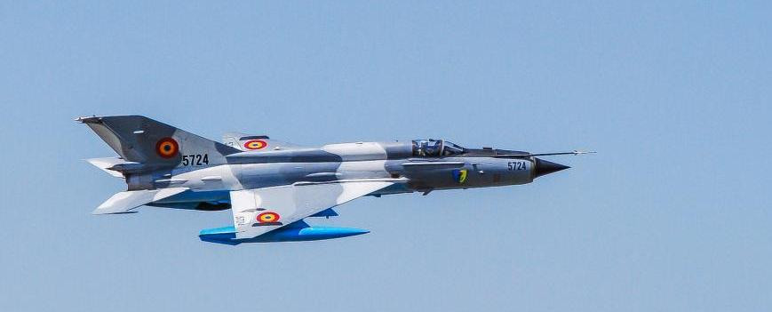 Credeai ca TopGun e fantezie? Uite cu cata finete stapanesc pilotii romani Migul21: