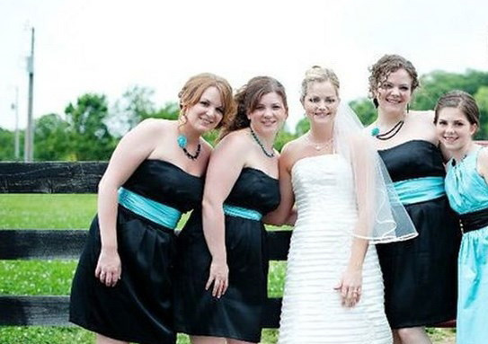 "Am cea mai tare poza de nunta". Cine s-a strecurat in imagine, alaturi de mireasa si prietenele ei