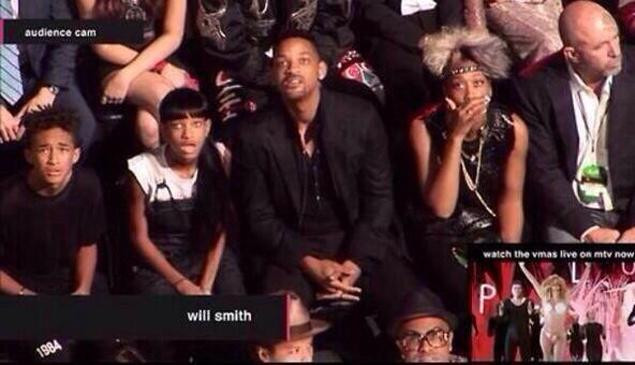 Reactia lui Will Smith si a copiilor atunci cand au vazut-o pe Miley Cyrus pe scena Premiilor MTV