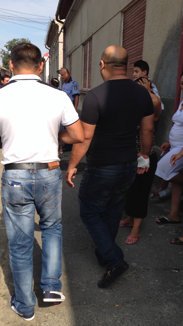 Seful Politiei Lugoj si patru ofiteri, cercetati pentru abateri disciplinare dupa scandalul rromilor