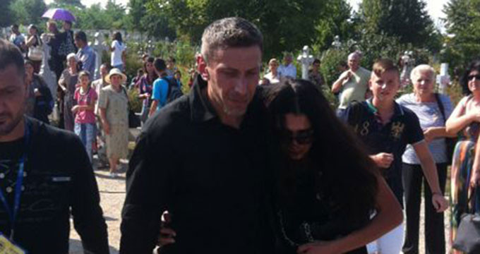 Una dintre surorile Gabor a lesinat cand mama lor a fost ingropata. A cedat din cauza suferintei